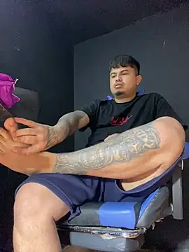 Snapshot of DickMasterfindom chatting on July 7, 2026, 7:23 am DickMasterfindom online show from July 7, 2026, 7:23 am