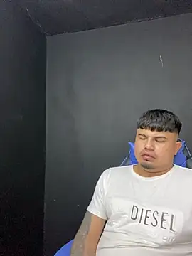 Snapshot of DickMasterfindom chatting on June 25, 2026, 5:12 am DickMasterfindom online show from June 25, 2026, 5:12 am