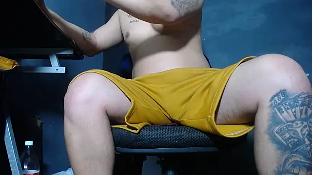 Snapshot of DickMasterfindom chatting on November 14, 2025, 6:17 am DickMasterfindom online show from November 14, 2025, 6:17 am