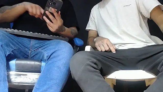Snapshot of DickMasterfindom chatting on June 5, 2026, 6:52 am DickMasterfindom online show from June 5, 2026, 6:52 am