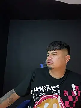 Snapshot of DickMasterfindom chatting on May 17, 2026, 2:00 am DickMasterfindom online show from May 17, 2026, 2:00 am