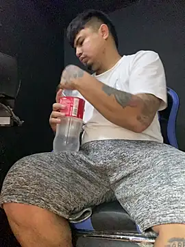 Snapshot of DickMasterfindom chatting on July 8, 2026, 12:57 am DickMasterfindom online show from July 8, 2026, 12:57 am