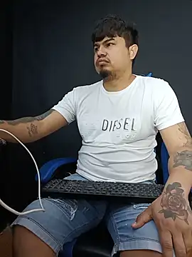 Snapshot of DickMasterfindom chatting on June 20, 2026, 3:00 am DickMasterfindom online show from June 20, 2026, 3:00 am