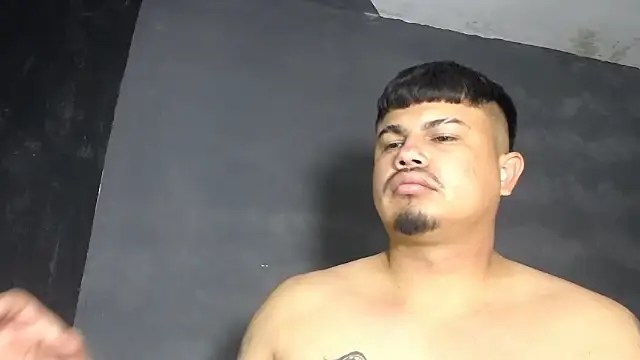 Snapshot of DickMasterfindom chatting on October 5, 2025, 1:18 am DickMasterfindom online show from October 5, 2025, 1:18 am