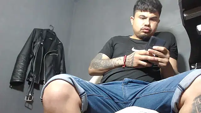 Snapshot of DickMasterfindom chatting on March 23, 2025, 5:10 am DickMasterfindom online show from March 23, 2025, 5:10 am