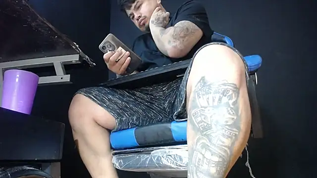 Snapshot of DickMasterfindom chatting on May 29, 2026, 9:32 pm DickMasterfindom online show from May 29, 2026, 9:32 pm