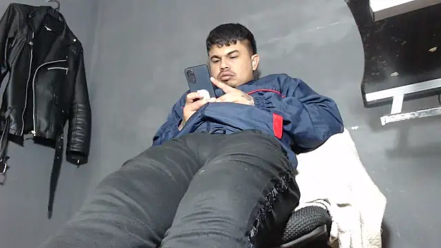 Snapshot of DickMasterfindom chatting on March 20, 2025, 4:18 am DickMasterfindom online show from March 20, 2025, 4:18 am