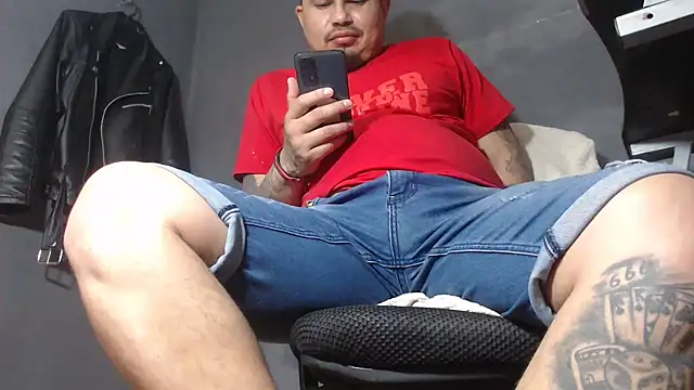 Snapshot of DickMasterfindom chatting on March 22, 2025, 2:37 am DickMasterfindom online show from March 22, 2025, 2:37 am