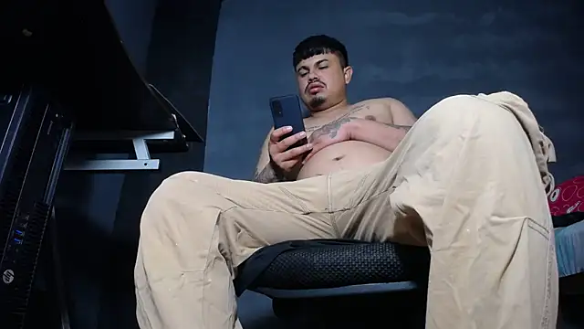 Snapshot of DickMasterfindom chatting on September 28, 2025, 6:37 pm DickMasterfindom online show from September 28, 2025, 6:37 pm