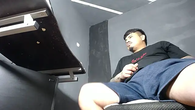 Snapshot of DickMasterfindom chatting on October 22, 2025, 4:12 am DickMasterfindom online show from October 22, 2025, 4:12 am