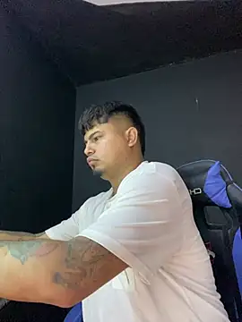 Snapshot of DickMasterfindom chatting on July 3, 2026, 1:56 am DickMasterfindom online show from July 3, 2026, 1:56 am