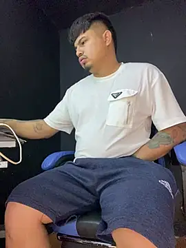 Snapshot of DickMasterfindom chatting on July 2, 2026, 2:34 am DickMasterfindom online show from July 2, 2026, 2:34 am