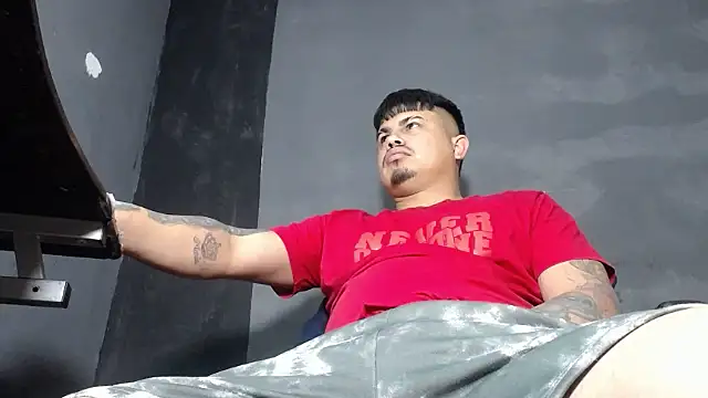 Snapshot of DickMasterfindom chatting on October 30, 2025, 4:44 am DickMasterfindom online show from October 30, 2025, 4:44 am