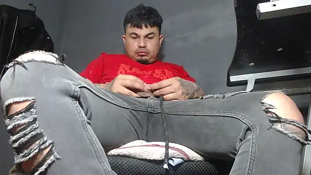 Snapshot of DickMasterfindom chatting on March 15, 2025, 9:38 pm DickMasterfindom online show from March 15, 2025, 9:38 pm