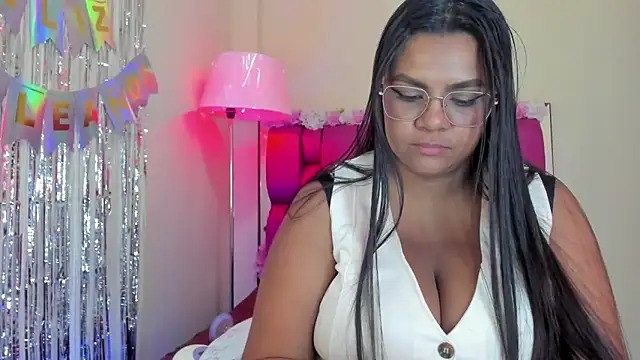 Gabriela Brown online show from December 6, 2024, 5:49 pm