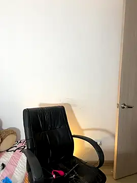 Snapshot of Alanna_atm_ chatting on November 19, 2025, 4:40 pm Alanna atm online show from November 19, 2025, 4:40 pm