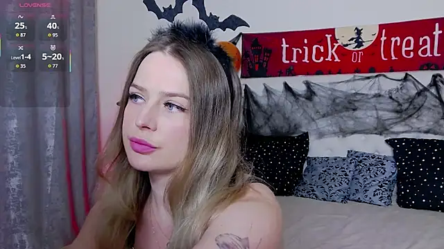 Snapshot of TamarraFox chatting on October 24, 2025, 10:09 pm TamarraFox online show from October 24, 2025, 10:09 pm