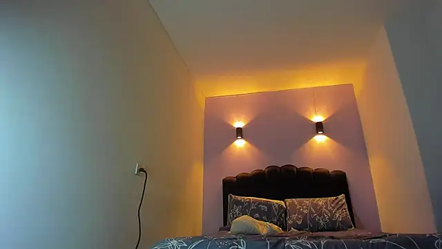 Sofia Clauss  online show from February 2, 2026, 5:06 am