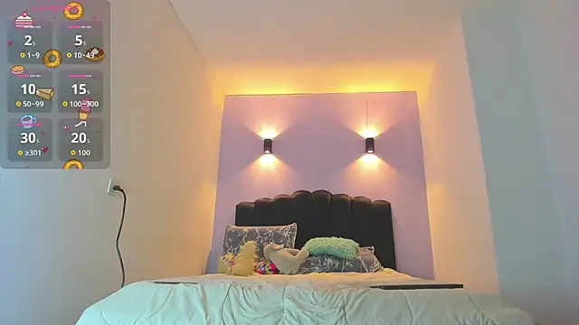 Snapshot of Sofia_Clauss_ chatting on October 8, 2025, 4:14 am Sofia Clauss online show from October 8, 2025, 4:14 am