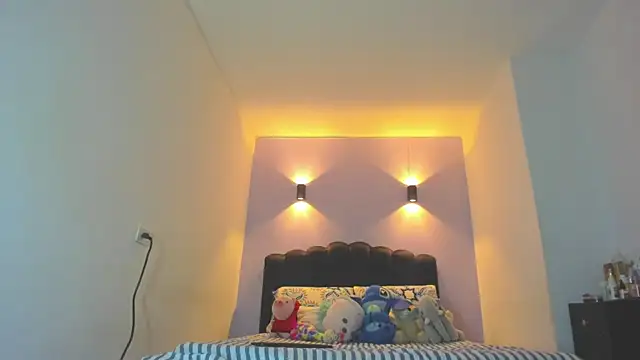 Sofia Clauss  online show from May 6, 2026, 5:11 am