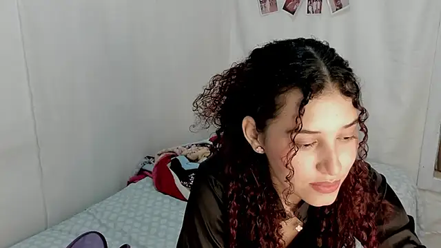 Snapshot of gabriela_duarte1 chatting on February 12, 2025, 11:07 am gabriela duarte1 online show from February 12, 2025, 11:07 am