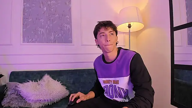 Snapshot of AlessandroDybala chatting on October 19, 2025, 12:30 pm AlessandroDybala online show from October 19, 2025, 12:30 pm