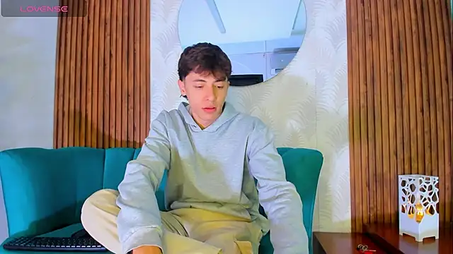 Snapshot of AlessandroDybala chatting on October 12, 2025, 12:39 pm AlessandroDybala online show from October 12, 2025, 12:39 pm