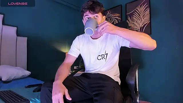 Snapshot of AlessandroDybala chatting on November 20, 2025, 12:28 pm AlessandroDybala online show from November 20, 2025, 12:28 pm