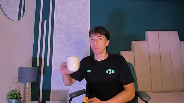 Snapshot of AlessandroDybala chatting on October 10, 2025, 12:06 pm AlessandroDybala online show from October 10, 2025, 12:06 pm