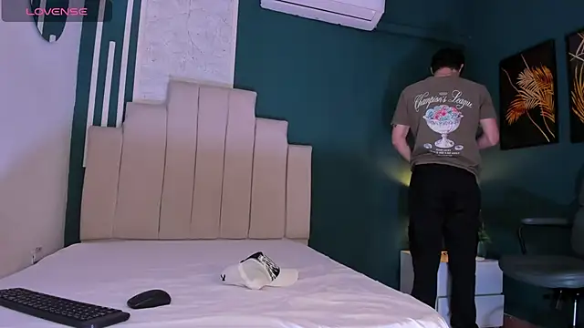 Snapshot of AlessandroDybala chatting on November 23, 2025, 12:15 pm AlessandroDybala online show from November 23, 2025, 12:15 pm