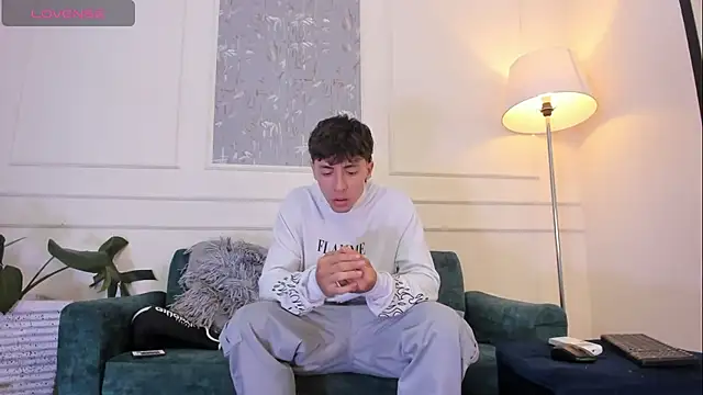 Snapshot of AlessandroDybala chatting on October 9, 2025, 12:06 pm AlessandroDybala online show from October 9, 2025, 12:06 pm