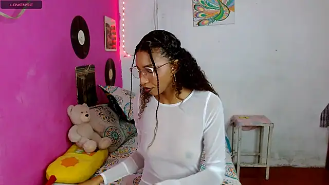 Snapshot of sensitive_brunette chatting on January 15, 2025, 9:09 pm sensitive brunette online show from January 15, 2025, 9:09 pm