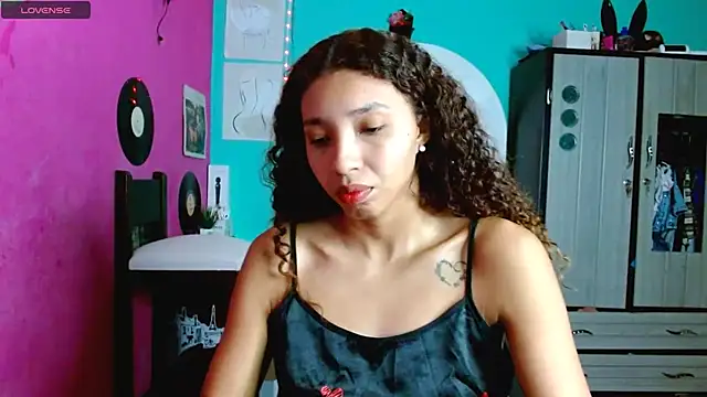 Snapshot of sensitive_brunette chatting on October 3, 2025, 12:03 am sensitive brunette online show from October 3, 2025, 12:03 am