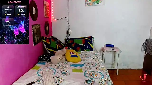 Snapshot of sensitive_brunette chatting on January 7, 2025, 8:42 pm sensitive brunette online show from January 7, 2025, 8:42 pm