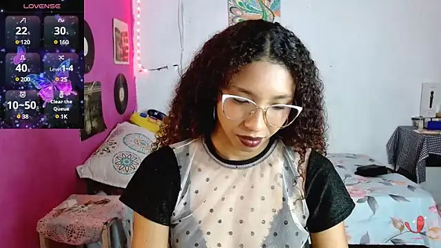 Snapshot of sensitive_brunette chatting on February 18, 2025, 8:03 pm sensitive brunette online show from February 18, 2025, 8:03 pm