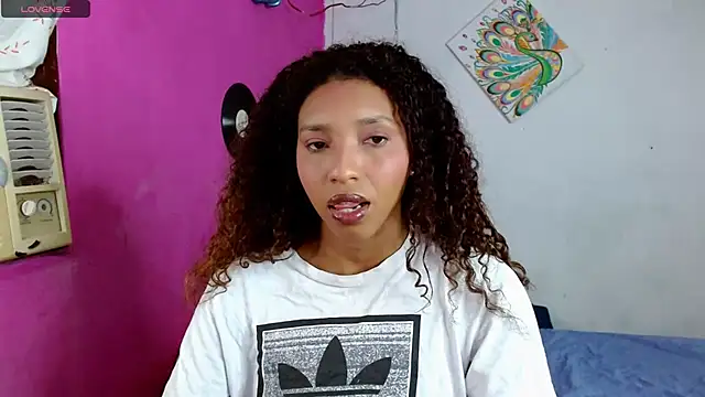 Snapshot of sensitive_brunette chatting on December 18, 2024, 3:15 am sensitive brunette online show from December 18, 2024, 3:15 am