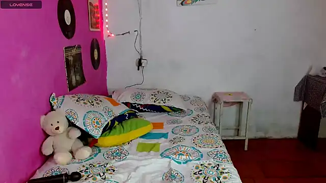 Snapshot of sensitive_brunette chatting on January 16, 2025, 11:37 pm sensitive brunette online show from January 16, 2025, 11:37 pm