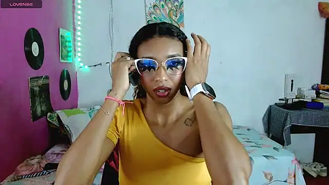 Snapshot of sensitive_brunette chatting on February 20, 2025, 11:54 pm sensitive brunette online show from February 20, 2025, 11:54 pm