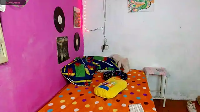 Snapshot of sensitive_brunette chatting on January 4, 2025, 10:13 pm sensitive brunette online show from January 4, 2025, 10:13 pm