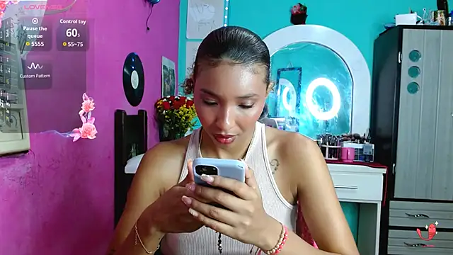 Snapshot of sensitive_brunette chatting on October 9, 2025, 12:55 am sensitive brunette online show from October 9, 2025, 12:55 am