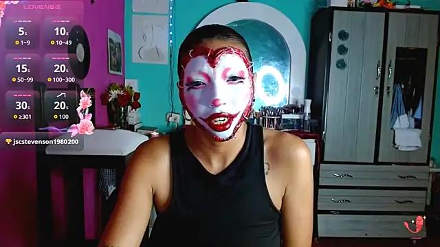 Snapshot of sensitive_brunette chatting on October 28, 2025, 11:03 pm sensitive brunette online show from October 28, 2025, 11:03 pm