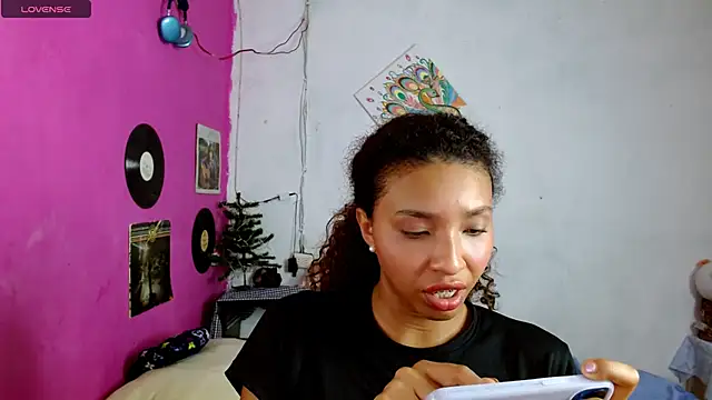 Snapshot of sensitive_brunette chatting on December 19, 2024, 3:51 am sensitive brunette online show from December 19, 2024, 3:51 am