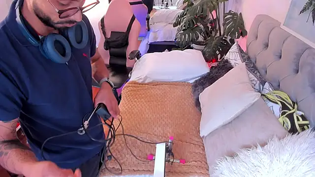 Tom cooper  online show from November 18, 2025, 12:41 pm