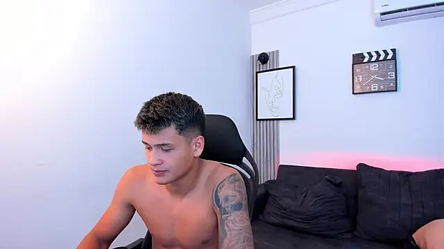 Snapshot of little_morbid chatting on October 17, 2025, 2:15 am little morbid online show from October 17, 2025, 2:15 am