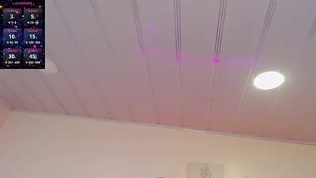 Snapshot of candy_lux_ chatting on April 14, 2026, 8:03 pm candy lux online show from April 14, 2026, 8:03 pm