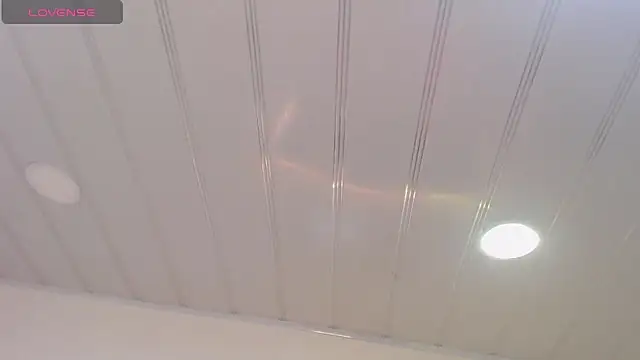 Snapshot of candy_lux_ chatting on April 13, 2026, 12:53 pm candy lux online show from April 13, 2026, 12:53 pm