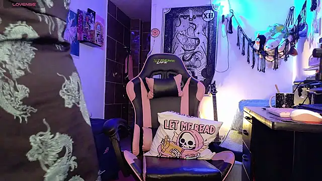 mollyshake1 online show from February 7, 2026, 7:27 am