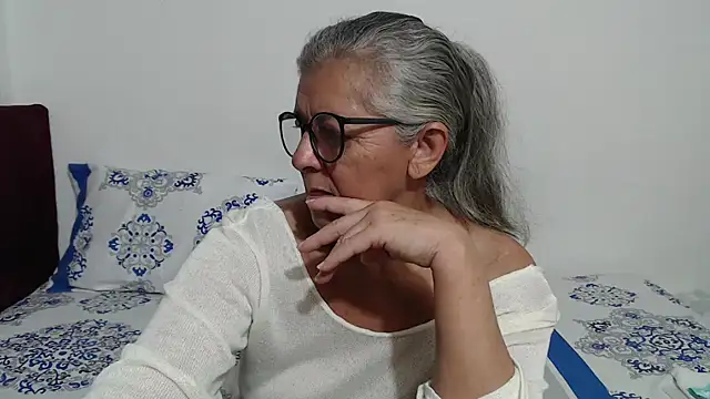candy mature  online show from April 25, 2026, 10:40 am