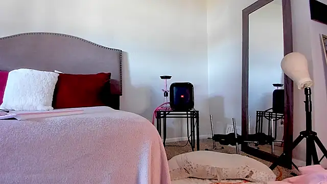 yiauana online show from November 2, 2025, 4:01 pm