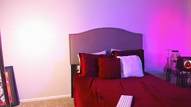 yiauana online show from November 12, 2025, 8:51 am